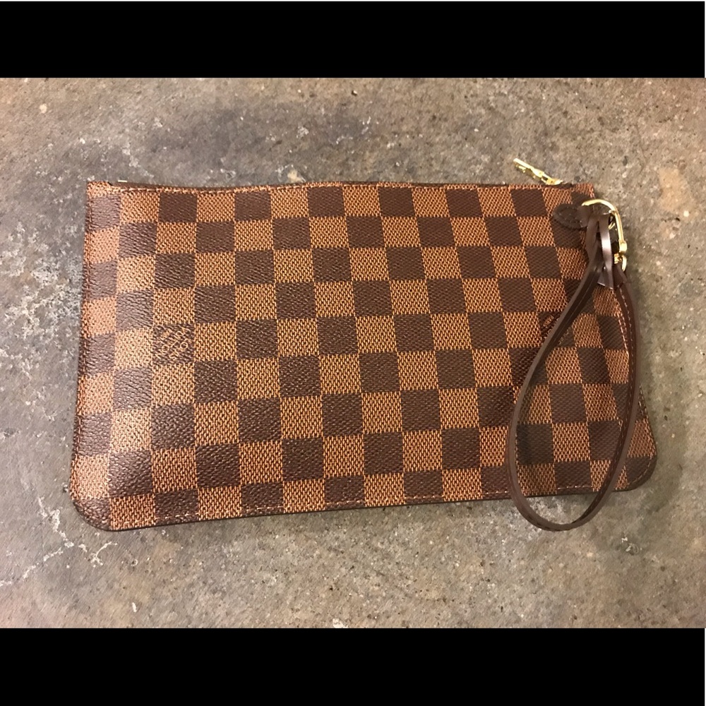 SOLD Neverfull pouchette in Damier Ebene